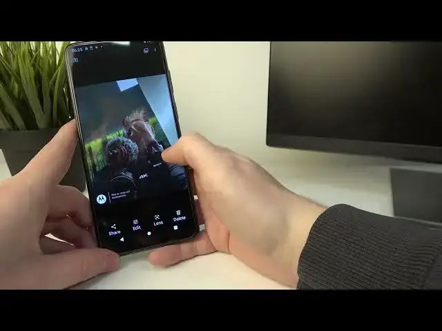 'Video thumbnail for Motorola Moto E22 - How To Take Selfie'