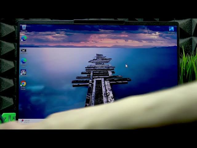 Video thumbnail for LENOVO Yoga Slim 7 – How to Connect to TV