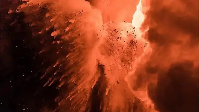 Video thumbnail for Kilauea volcano eruption - fire and water (Hawaii March 2017)