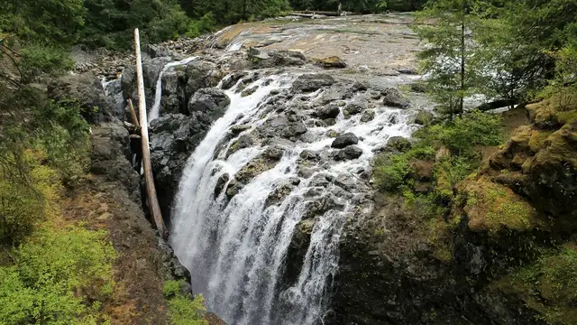 Video thumbnail for Die schönsten Wasserfälle auf Vancouver-Island