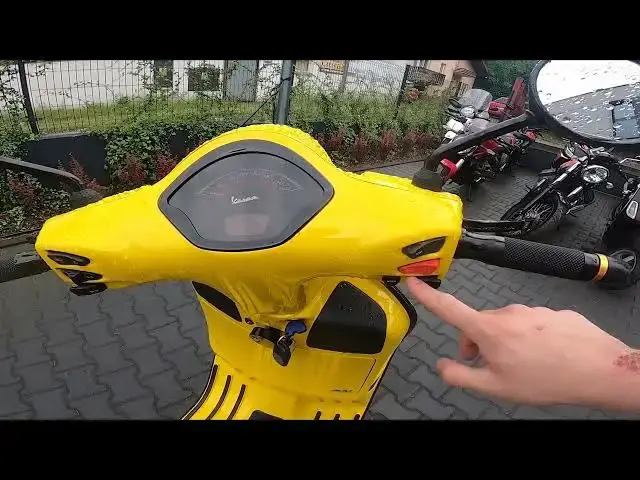 Video thumbnail for How to Manage Vespa GTS ( 2005 - now ) | Learn all Vespa Functions