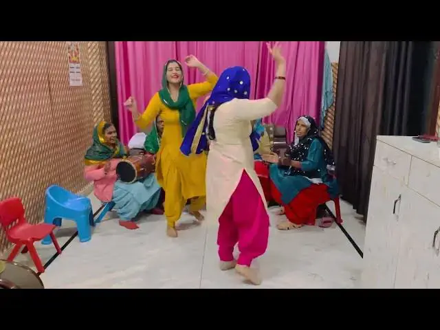 Video thumbnail for मिश्री से मीठे बोल,#Happy lokgeet #RadhaRani#राधा भजन#हिंदी हरयाणवी भजन