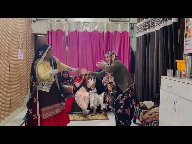 Video thumbnail for जनू बेर पाक रहा झाड़ी में, छोरी केला सी लिपट रही साड़ी में #happy_lokgeet # #haryanvijakdigeet