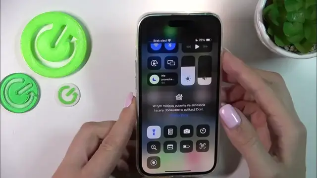 Video thumbnail for Jak włączyć latarkę w iPhone 15? | Włącz/Wyłącz latarkę iPhone'a