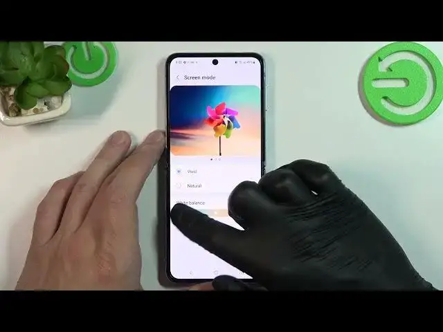 Video thumbnail for How to Find & Manage Display Settings on Samsung Galaxy Z Flip4