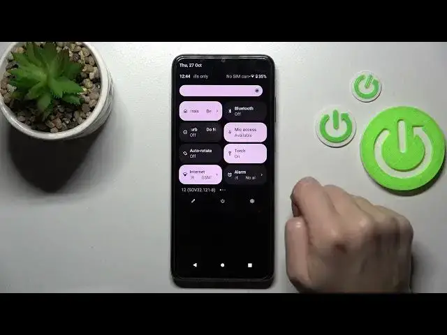 'Video thumbnail for How to Turn On Flashlight on MOTOROLA Moto E22 - Enable Flashlight'