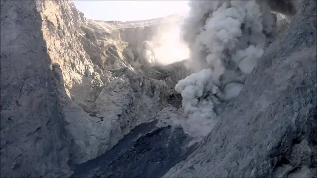 Video thumbnail for Volcanic eruption from Batu Tara volcano