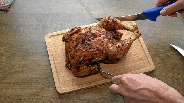 'Video thumbnail for ganzes Brathähnchen im Airfryer'