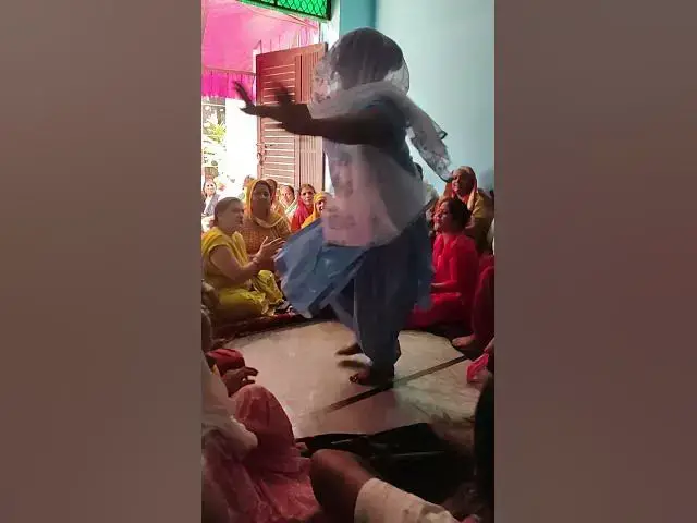 Video thumbnail for पोते की खुशी में दादी ने करे कमाल