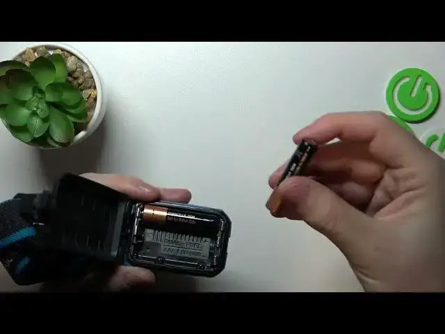 Video thumbnail for Black Diamond Storm 450 - How To Replace Batteries