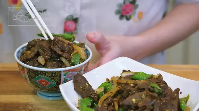 'Video thumbnail for The Best Chinese Beef Stir Fry Recipe (Onion and Pepper Steak) (720p 60fps)'