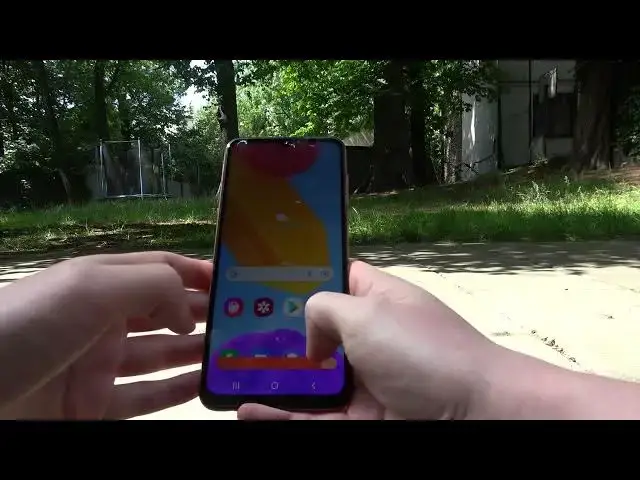 'Video thumbnail for Samsung Galaxy M13 - Outdoor Display Brightness Review & Test'