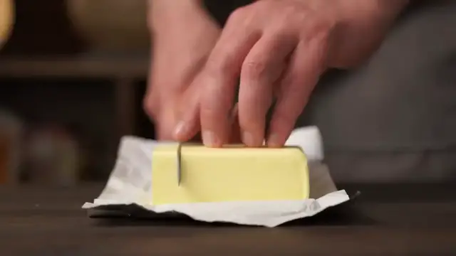 Video thumbnail for From Sticky Honey to Stunning Cake   No Fuss  No Rolling(720P HD)
