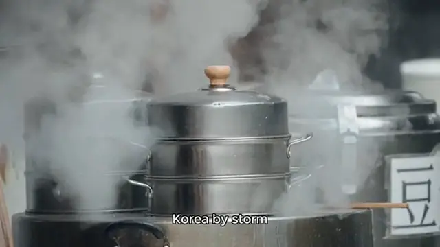 Video thumbnail for Buldak ramen recipe