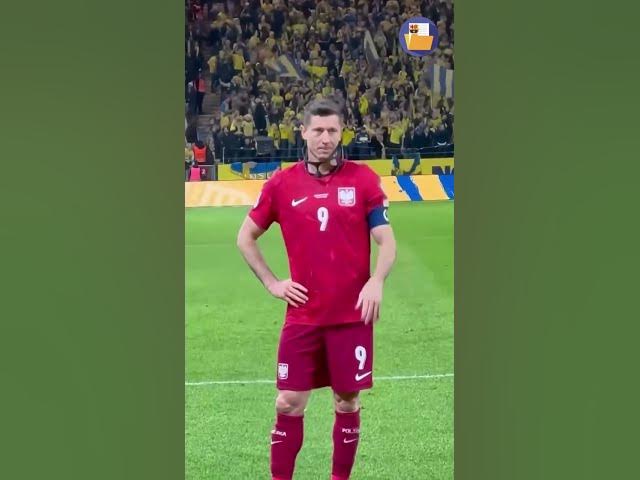 Video thumbnail for La tristeza de Lewandowski tras el fin de su sueño mundialista con Polonia 💔