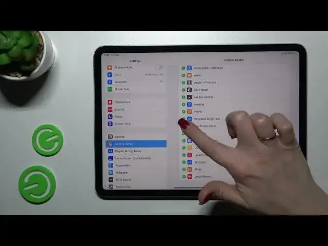 Video thumbnail for How to Edit the Control Center Shortcuts Layout on the iPad Pro 4th Gen (2022)