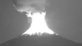 Video thumbnail for Eruption of Popocatépetl volcano 18 April 2016