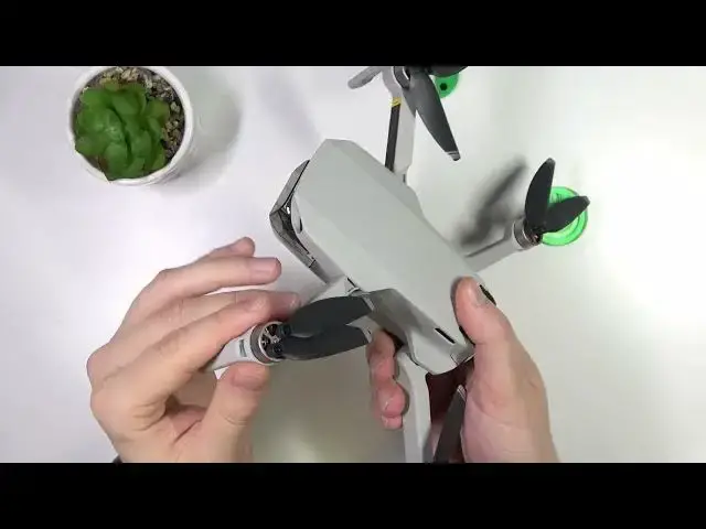 'Video thumbnail for How to Open and Close DJI Mavic Mini Propellers?'