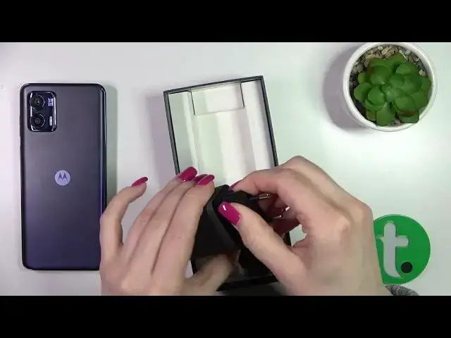 'Video thumbnail for Check If Motorola Moto G73 Comes With Charger Inside The Original Box'