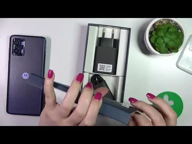 'Video thumbnail for Motorola Moto G73 - All Box Accessories | Unboxing'