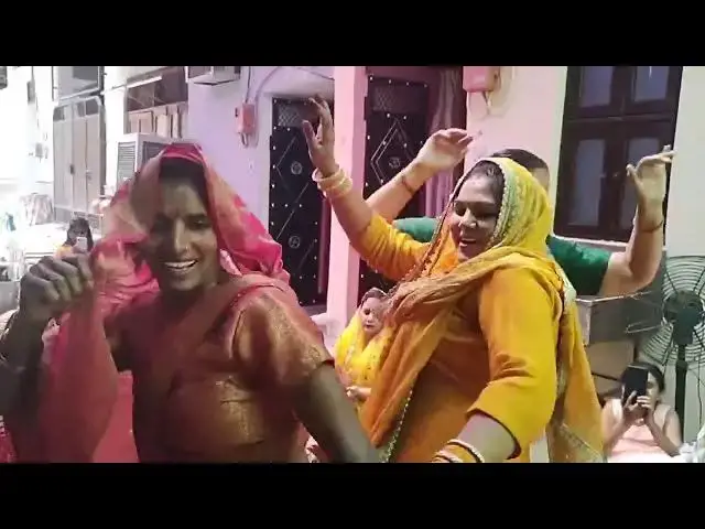 Video thumbnail for माता रानी का बहुत प्यारा भजन, चरणों का दास बना ले री #happy_lokgeet #trending #viral #bajan #मैया