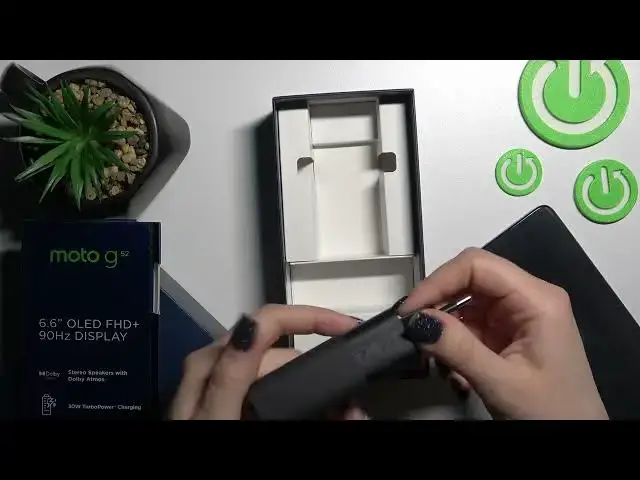 'Video thumbnail for MOTOROLA Moto G52 All Box Accessories'