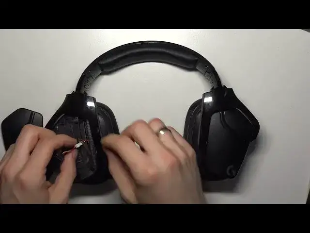 Video thumbnail for How to Change Battery on Logitech G935?
