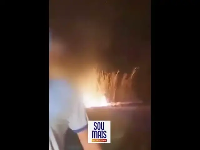 Video thumbnail for Fazendeiro é flagrado por fiscais do Ibama ateando fogo na própria terra no Tocantins