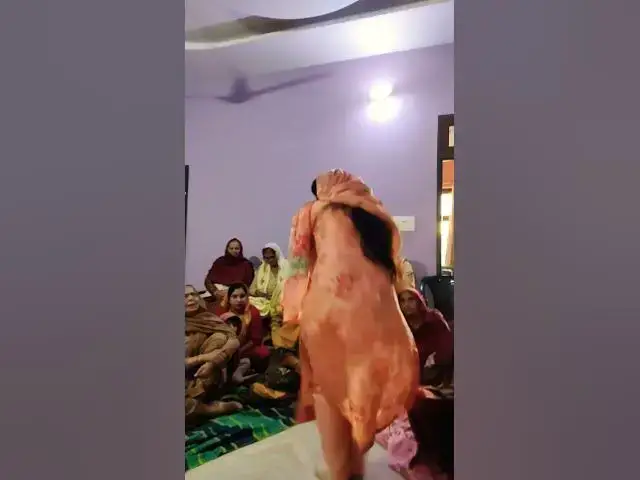 Video thumbnail for तू कान्हा विंदराबन का या छोरी हरियाणे की, तेरे हाथ नहीं आने की #happy_lokgeet #trending #viral #डांस