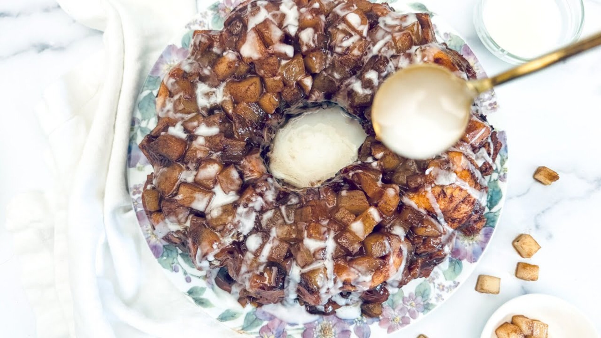 Video thumbnail for Cinnamon Pear Monkey Bread Recipe
