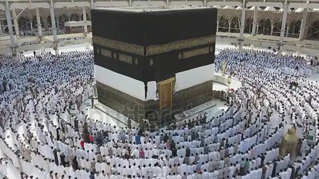 'Video thumbnail for بیت اللہ شریف نماز ادا ہو رہی ہے'