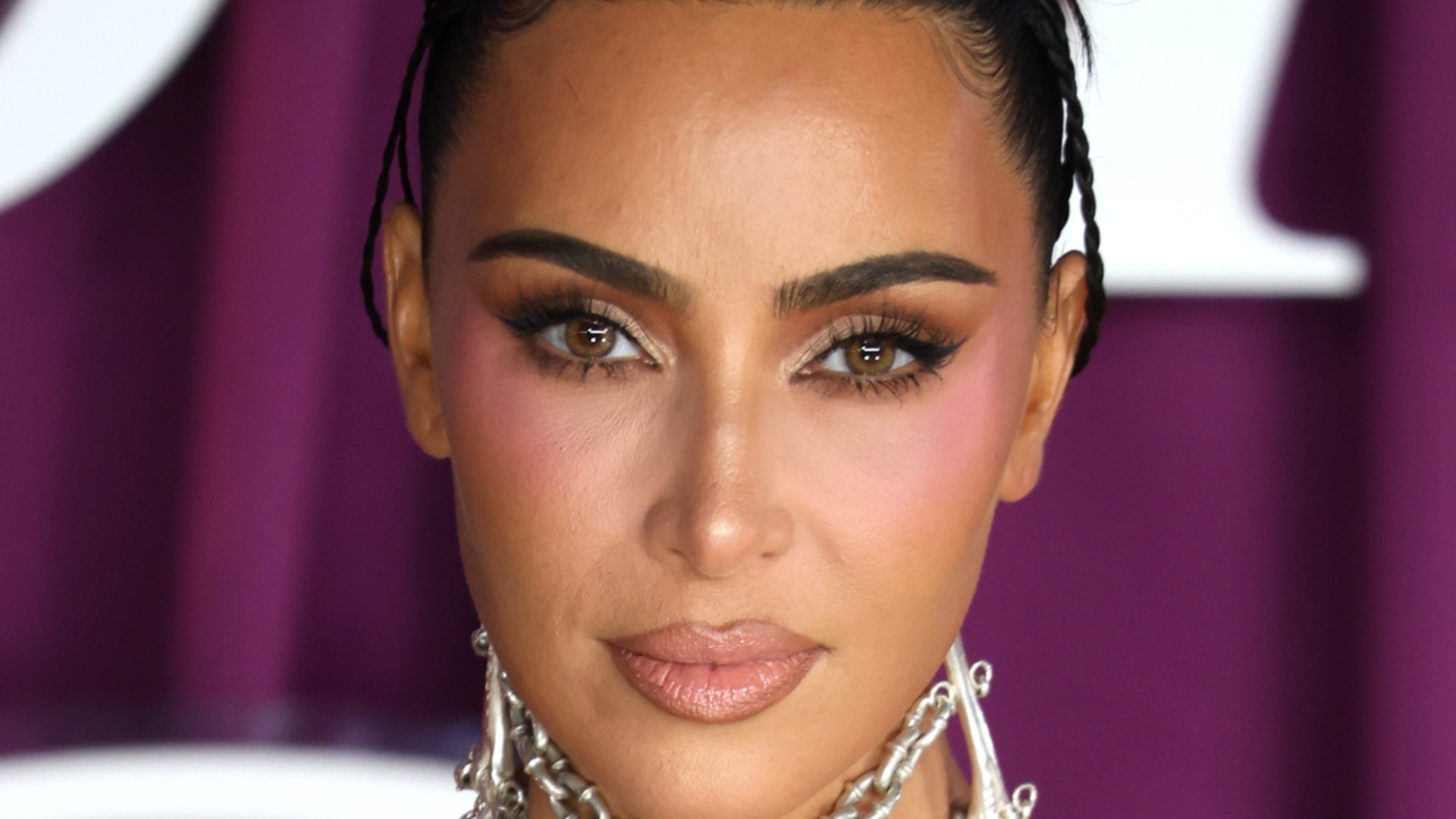 Video thumbnail for Stars Who Dated For The Spotlight