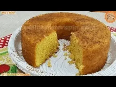 Video thumbnail for Aprenda Como Fazer Bolo de Milho de Latinha no Liquidificador Cremoso com Gostinho de Pamonha