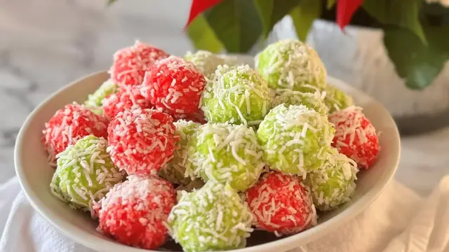 Video thumbnail for Give Your Holiday A Touch Of Nostalgia With Our 3-Ingredient Christmas Jell-O Balls Recipe [PUBLISH BETWEEN: Dec 1-25]