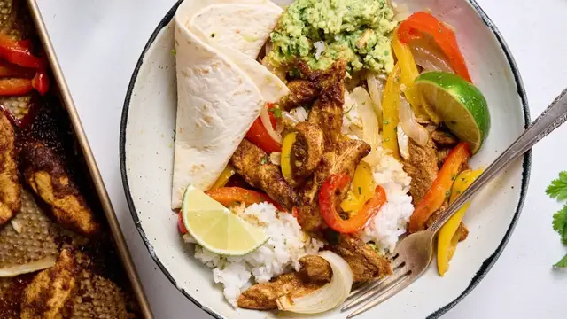 Video thumbnail for Baked Chicken Fajita Bowls Recipe