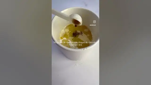 Video thumbnail for Mug cake de naranja con chispas de chocolate receta Horno MX #shorts #receta #naranja #chocolate