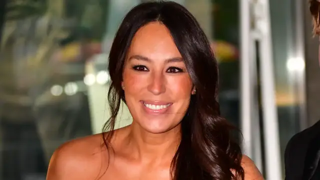 Video thumbnail for Joanna Gaines' Natural Hair Is So Different From What We See On TV