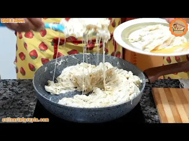 Video thumbnail for Macarrão cremoso ao molho de queijos