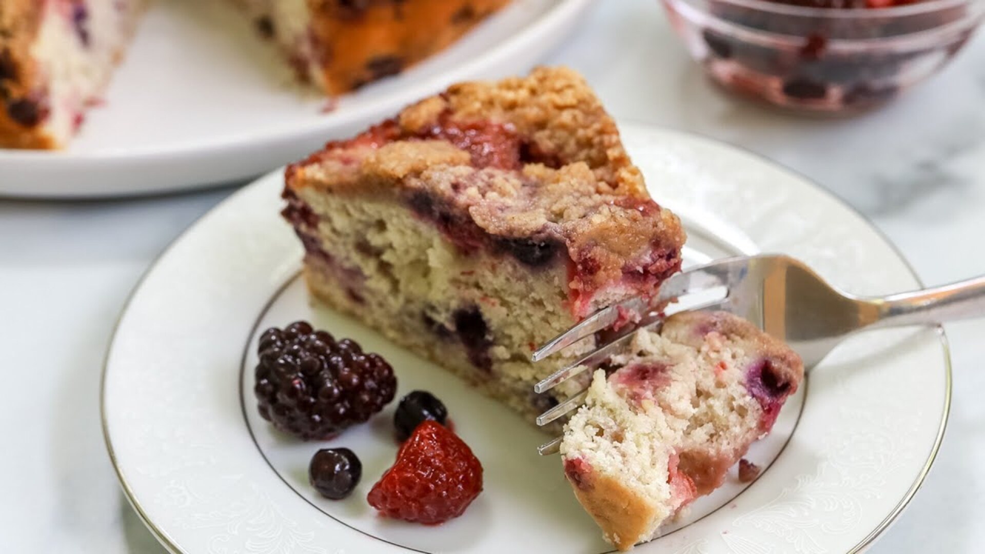 Video thumbnail for Old-Fashioned Summer Berry Buckle Recipe