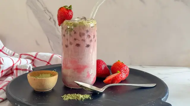 Video thumbnail for Homemade Iced Strawberry Matcha Latte Recipe