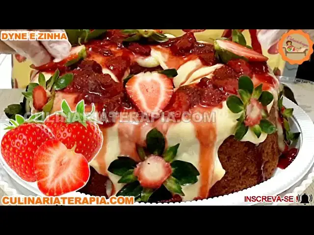 'Video thumbnail for Bolo Morango do Amor Com Cobertura de Baba de Moça e Geleia de Morango'