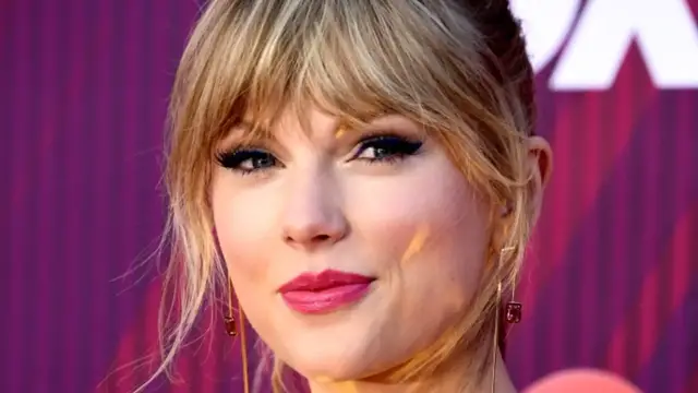 'Video thumbnail for Here's What Taylor Swift Really Looks Like Under All That Makeup'