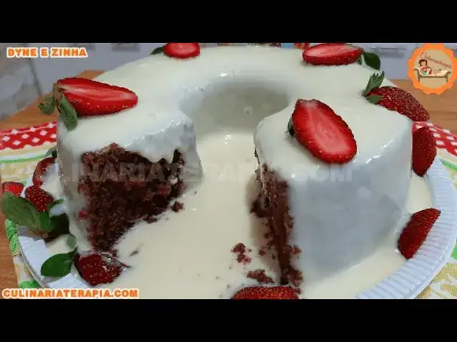 Video thumbnail for APRENDA COMO FAZER BOLO DE CHOCOLATE VULCÃO DE LEITE NINHO - CHOCONINHO