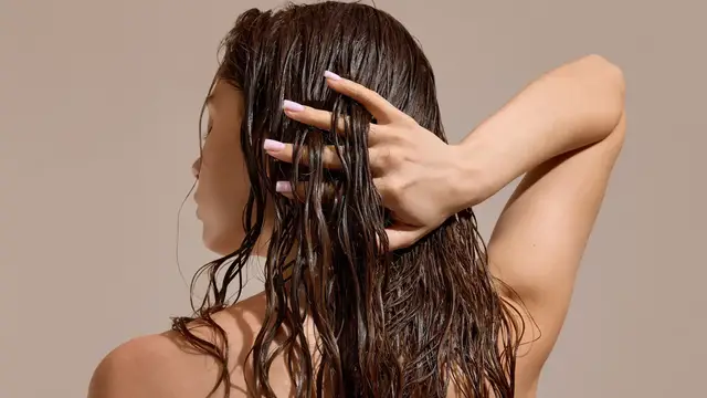 Video thumbnail for These Hair Mistakes Are Seriously Aging You