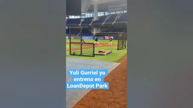 'Video thumbnail for Yuli Gurriel 馃嚚馃嚭 entrena en LoanDepot Park horas antes del Opening Day.'