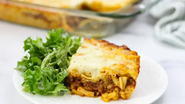 'Video thumbnail for Oh-So-Gooey Mac And Cheese Lasagna Recipe'