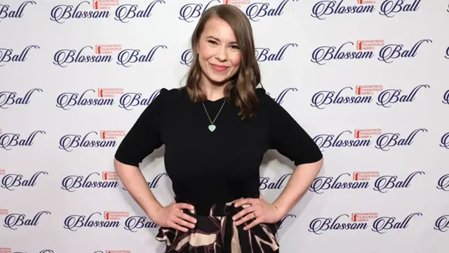Video thumbnail for Bindi Irwin Looks Wildly Different In Heavy Makeup