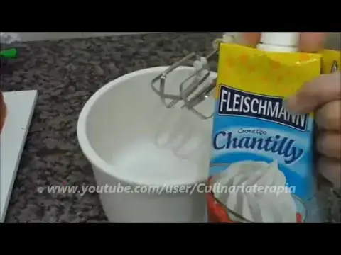 Video thumbnail for COMO DA O PONTO NO CHANTILLY E APLICAÇÃO DE PAPEL DE ARROZ NO BOLO DECORADO DO PICA PAU