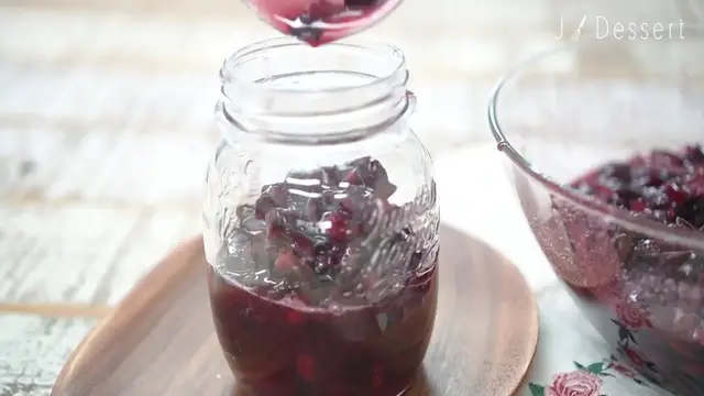 Video thumbnail for [카페 사장 추천 음료] 리얼 체리 초코우유 만들기 chocolate cherry milk __ 지니 Jiny(720P_HD)