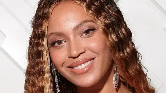 'Video thumbnail for Beyoncé And Jay-Z's Twins Are Growing Up Fast'